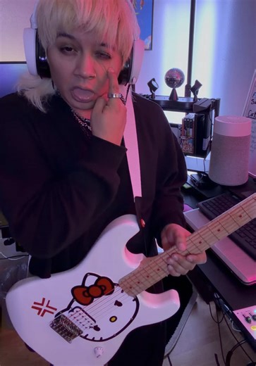 Just messin around. Such a bouncy chunky riff 🎸 ⚡️