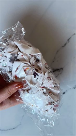 👻 Scrap clay ghosts tutorial! A perfect way to use up leftover clay — simple, fun, and great for beginners! 💕 ✨ Tips: • Roll your clay a little thicker (about a 2 on the Atlas pasta machine) for extra strength and easier folds. • Make sure your clay is well conditioned — if it cracks when folded, add some conditioner! • Mini glass vases make shaping super easy, but anything oven-safe and similar in shape will work. You can even make your own form with foil! You can find most of the supplies I 