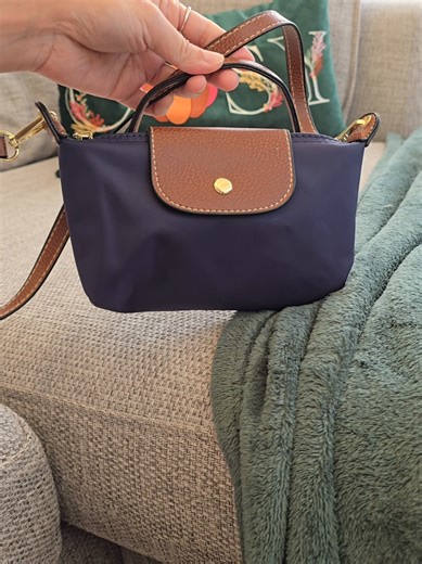 Elegant Nylon Crossbody Bag for Everyday Use