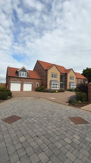 🏡 COMING SOON: The Farm House – Alkborough, North Lincolnshire Discover The Farm House – an exceptional 5-bedroom new build by Keigar Homes, blending luxury design with peaceful countryside living. ✨ Exclusively marketed by @paulfoxestateagents – your gateway to refined, rural elegance. 📍 Paul Fox Finest, Market Place, Brigg 📧 finest@paul-fox.co.uk 🌐 www.paul-fox.com Stay tuned — your dream home awaits. #KeigarHomes #TheFarmHouse #Alkborough #AlkboroughFlats #ComingSoon #NewBuildLuxury #Paul