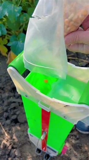 Portable Seeders: Easy Sowing for Soybeans, Corn, & Peanuts