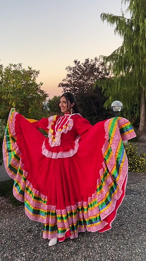 Marisol dances for a local traditional Mexican dance group and she wanted to incorporate traditional Mexican dresses that she preforms in! This dress represents the region of Jalisco 🇲🇽 Incorporating my seniors culture into their senior photos is my FAVORITE part about creating storytelling portraits! It is soooo much fun to find creative ways to capture their culture and to learn more about my seniors & where they come from 🥰 • • • #senioryear #seniorpictures #mexican #mexico #folklorico #fo