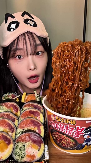 대왕 후토마끼에 야키소바 불닭볶음면 조합 메모.❤️ 🥢후토마끼 구매처 : 오늘도사시미 #후토마끼 #초밥 #불닭볶음면 #야식추천 #먹방asmr