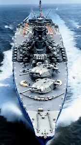 Muchos creen que el Acorazado Yamato era invencible en la Segunda Guerra Mundial. Pero, ¿y si su verdadero rival no era americano, sino un extraño y poderoso acorazado británico? En este documental de Abismo Marino, analizamos el duelo de titanes que nunca ocurrió: el HMS Nelson contra el IJN Yamato. Exploramos cómo el Tratado Naval de Washington forzó a los británicos a crear un diseño único y letal, mientras Japón construía en secreto el buque de guerra más grande de la historia. Comparamos la