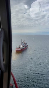 22K views · 320 reactions |  Un atterrissage tout en douceur! Au sol comme en mer, la précision et la coordination font toute la différence.  | Garde côtière canadienne | Facebook