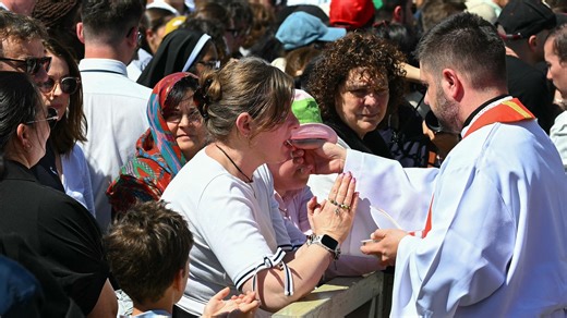 Communion distributed to massive crowds at Pope Francis' funeral