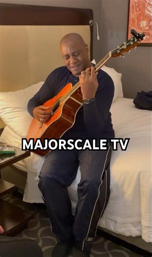 Jonathan￼ Dubose￼ is so smooth!! 🎸🙌🏾🎶🎵🔥🔥 #Organic #Smooth #acousticguitar #JonathanDubose