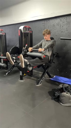 Leg curl machine got fixed, now it’s my turn to break it with my gym pin in a few weeks 💀 also this sound is very satisfying to listen to. 2 weeks left until the bulk of a lifetime 🫡 #johnkellyfitness #gymtok #sciencebased #fullbodyworkout #hamstrings