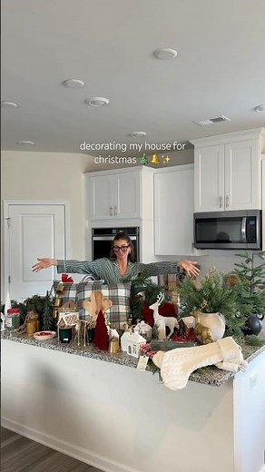 added some color this year ✨ kitchen is up next! #decoratingforchristmas #christmasdecor #cozyhome