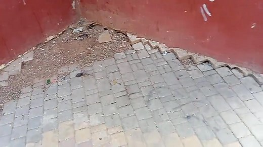 Ce bâtiment va tomber s'il on intervient pas rapidement dans le bâtiment fissuré 🚨 Je lance une formation 100% gratuite sur les meilleurs @logiciels d’architecture (AutoCAD, Revit, ArchiCAD, SketchUp. 📐Ne rate pas ça sur ma chaîne YouTube au Nom de VICTOR DJUNGULUKA ! Le lien est au 1er commentaire #immobilier #immeuble #batiment #maison #design #curedubéton #architecture #amenagemente #escalier #escalator #conception #construction #plombierchauffagiste #plombier #ingénierie #plans #crepisage