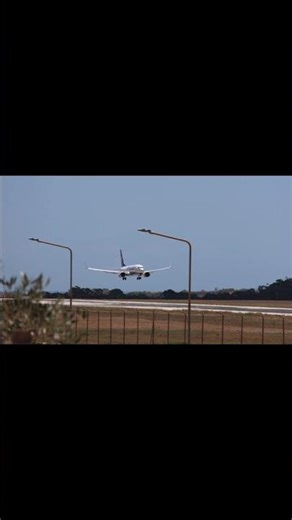 Plane ke tyre chhote kyu hote hai? | Plane Tyre Facts ✈️