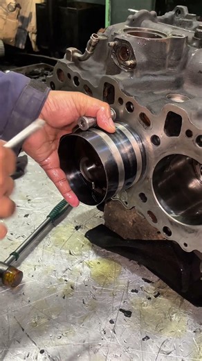 Diesel Engine Piston Install #engineblock #automobile #mechanic #usa #automotive