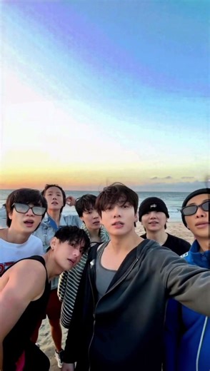 BTS all members in beach🏖️
