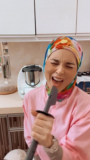 It’s beginning to sound a lot like 🎄 No Credit Card to pay for your (ZERO instalment plan) Thermomix? No fret! HQ is opening up the option of paying with your Debit Card! (T&C applies) so woohoo! All I want for Christmas … is a TM6! #Dvaromas #PonKeepsitReel #ThermomixMalaysia #DVADaily | Daphne Iking