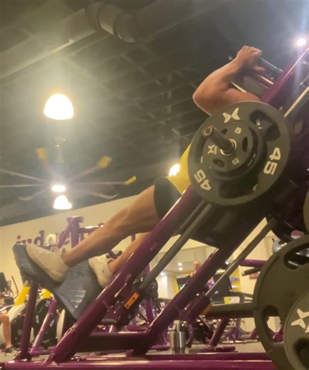 315x8 ATG PAUSE HACK SQUATS HIGH AND WIDE