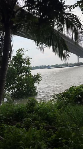 18K views · 497 reactions | KOLKATA কর্মব্যস্ত জীবন থেকে বেরিয়ে এক টুকরো মেঘাচ্ছন্ন আকাশ, পড়ন্ত বিকেল, গঙ্গার পাড়, ফুচকা, আড্ডা………. #kolkatadiaries #kolkatan #bonggirl #emotions #cityofjoykolkata #kolktavibes #rainyday #monsoon | Ishitaz Makeover | Facebook