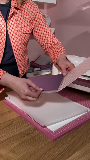 1.7K reactions · 37 shares | WOW! This embossing folder creates a beautiful lattice pattern for your cards ✨ | Chloes Creative Cards | Facebook