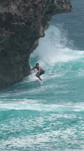 Kept edging closer to the cliff until I finally paid the price 🫠 Full session up on my YouTube 🤘🏽 🎥 @peterkingphoto @anewearthproject @hurley @redbullsurfing @tagheuer @cariuma @gopro @ktsurfing | Kai Lenny
