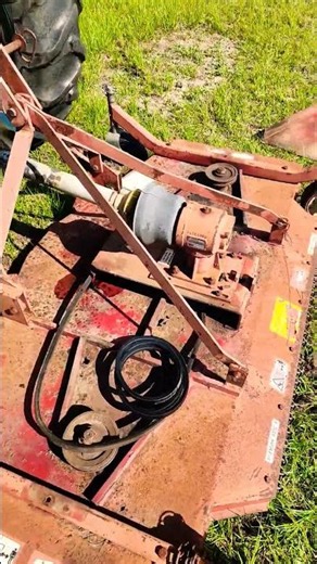 Changing belts! #mowing #fordtractors #belts