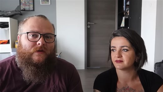 Affaire MavaChou : l'ex-compagnon Adrien Czajczynski et sa compagne Laura mis en examen pour "provocation au suicide" et "harcèlement"