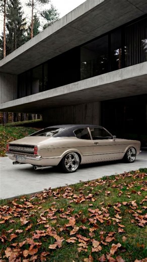 F U S I O N G A R A G E on Instagram: "Ford en su máxima expresión ✨ Para muchos, una Ford Taunus GXL es una joya de colección. Para nosotros, es el lienzo perfecto para un Swap de motor Ford 221. Esa mezcla de la ligereza de la Coupé con el torque y el sonido inconfundible del 221 la convierte en una bestia totalmente diferente. Sumale ese "fitment" perfecto y las llantas desplazadas, y tenés una máquina que roba miradas en cualquier calle. ¿Qué te parece este combo? ¿Preferís el motor original