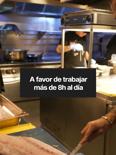 Hoy Bruno, chef de Llama Inn, nos cuenta por qué la cocina requiere tanta dedicación y por qué, muchas veces, 8 horas no son suficientes. Detrás de cada servicio hay preparación, organización, atención al detalle y mucho trabajo que no siempre se ve desde fuera. La cocina es tiempo, constancia y compromiso. #llamainn #brunochef #xefencocina #vidadechef #cocina #hosteleria #cocineros #gastronomia #trabajoencocina #hosteleriareal #reelcocina #oficiodecocinero