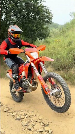 Blasting trails with the KTM 450 EXC-F SIX DAYS
