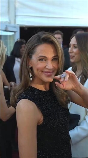 Jennifer Garner Returns to Golden Globes After 13-Years in Sparkling Crystal Gown #shorts