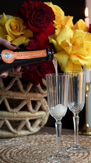 De Ziua Îndrăgostiților, dragostea capătă culoare, lumină și finețe — la fel ca Cuvée des Fleurs de la Mileștii Mici. 💛♥️ Lasă dragostea să înflorească. Pentru că atunci când iubești… strălucești. ✨🥂