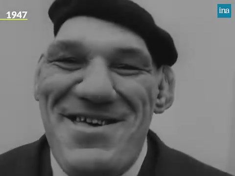 CATCHEUR ET SOSIE DE SHREK. Maurice Tillet est catcheur mais il rêvait d'être poète ou acteur. À 20 ans, sa vie bascule lorsqu'on lui diagnostique une maladie rare qui provoque un épaississement osseux qui lui fait gonfler la tête, les pieds et les mains. Il fait alors carrière comme catcheur aux États-Unis où il est surnommé « The freak ogre of the ring ». Il meurt en 1954 des suites de sa maladie. Certains pensent que Maurice Tillet a inspiré le personnage de l'ogre Shrek des studios d'animati