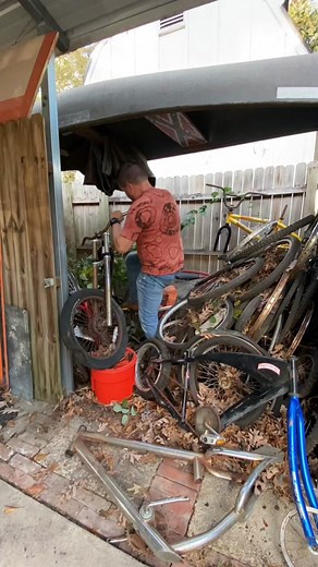 Chopper build in under a minute. #bike #bicycle #jessejames #westcoastchoppers #chopper #restoration #bicycletok