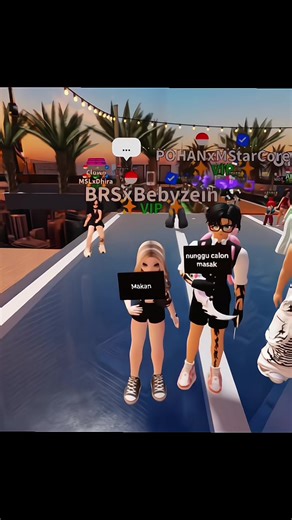 Ini semalem pas saur lucuu bgt ketemu org random tapi sambil ditemenin, mana tulisan di papannya bgtu😭😭🥰 @ROOFTOP MINIDUGEM AMBYAR #partyroblox #robloxgames #rooftopminidugem #robloxfyp