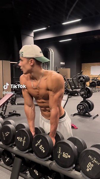 Dynamic Gym Workout Themes for Bicep Gains