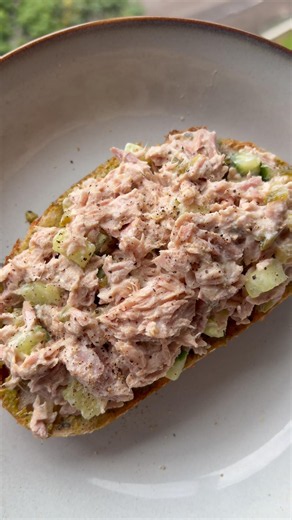 REFRESHING high protein tuna salad (a must for summer days ☀️)
