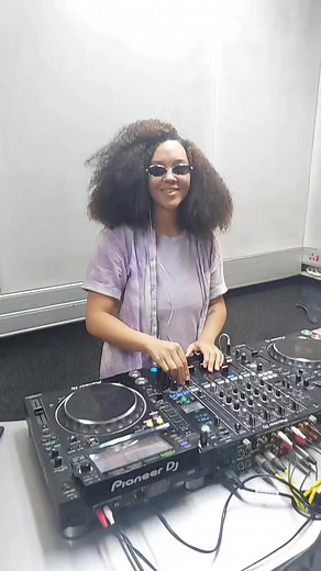 Kelsey Kixi Hendricks live in the #mix on The Ready D Show - GOOD HOPE FM blazing up the airwaves right now.Stay tuned.#djlife | GOOD HOPE FM