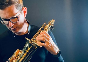 How to play C sharp and D flat on Alto Saxophone New guide 2026