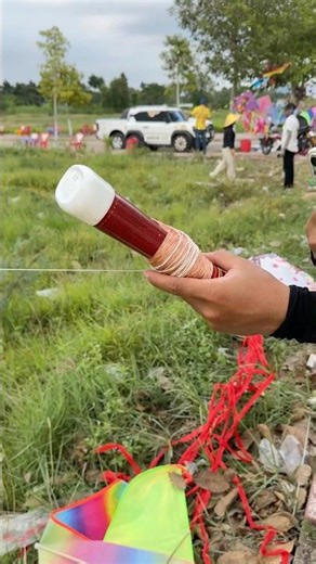 My brother released his kite and it flew high up on the string. #patang #kite #layangan #shortvideo