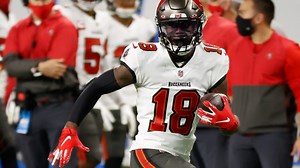 Tyler Johnson ties season-long with 35-yard catch and run