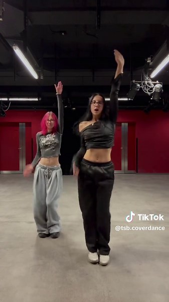 Delicious Spaghetti Dance Cover by Lesserafim