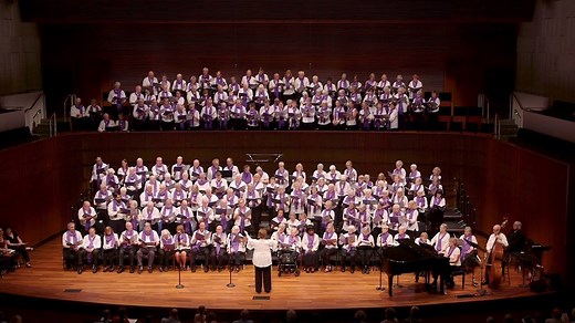 Listen to an absolutely inspiring performance by Giving Voice Chorus in this 2018 video from our archives. The 170 singers, comprised of people living with Alzheimer's and their care partners, celebrate the power of love and music in 'Love Never Forgets,' a song cycle by Louisa Castner and Victor Zupanc. Enjoy! 🎶🎶 --- 𝘛𝘩𝘪𝘴 𝘷𝘪𝘥𝘦𝘰 𝘢𝘯𝘥 𝘵𝘩𝘦 𝘤𝘰𝘯𝘵𝘦𝘯𝘵 𝘤𝘰𝘯𝘵𝘢𝘪𝘯𝘦𝘥 𝘸𝘪𝘵𝘩𝘪𝘯 𝘢𝘳𝘦 𝘰𝘸𝘯𝘦𝘥 𝘣𝘺 𝘰𝘶𝘳 𝘤𝘳𝘰𝘴𝘴𝘱𝘰𝘴𝘵𝘪𝘯𝘨 𝘱𝘢𝘳𝘵𝘯𝘦𝘳. 𝘈𝘮𝘦𝘳𝘪𝘤𝘢𝘯 𝘗𝘶𝘣𝘭�