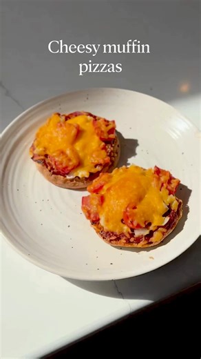 Looking for an easy-to-make meal the whole family can enjoy? These portion-controlled, nutrient-rich cheesy muffin pizzas are made entirely from whole-food ingredients. Get the recipe on our website. ↓ https://mayocl.in/483QNAr | The Mayo Clinic Diet