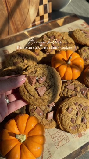 Brown butter pumpkin cookies are officially on the fall baking list 🍪🍂 Full recipe down below, you can also find it in the link in my bio 🎃 Ingredients: - 3/4 cup unsalted butter, browned - 1 cup dark brown sugar - 1/3 cup pumpkin puree - 2 egg yolks - 2 tsp vanilla extract - 1/2 tsp baking soda - 2 tsp pumpkin spice - 1/4 tsp salt - 1 2/3 cup all purpose flour - 1 cup chocolate chunks Instructions: - place butter in a small sauce pan over medium high heat, stir continuously until you have a 