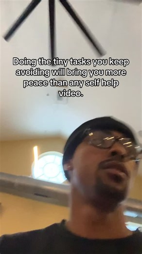 Abdul Ciise | Productivity & Peace on Instagram: "Every unfinished task creates what is called an “open loop” in the brain. Your mind keeps tracking it whether you notice it or not. Hundreds of open loops equal stress, anxiety, and brain fog. But when you do the tiny tasks, even one at a time, your brain gets a surge of dopamine. It experiences closure. Safety. Relief. You feel lighter because the mental load decreases. Tiny tasks are not just chores. They are anchors for your nervous system. Wh