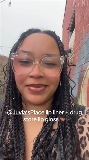 @Juvia’s Place luxe liner in kola 🤏🏽🤏🏽🤏🏽🤏🏽 pls I could use this sound everyday 😂 #makeup #lipgloss