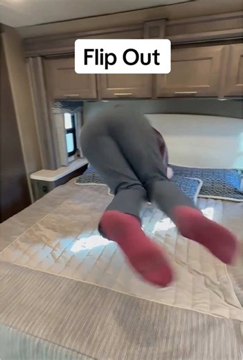 2022 Thor Magnitude 4x4 BT36 RV Tour and Retail Value