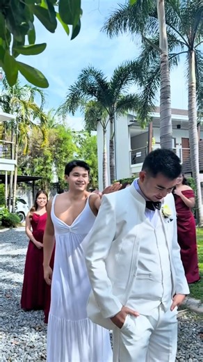 Best Friend in Wedding Dress Pranks the Groom😂😂😂#wedding #weddingday #fakelove #shorts