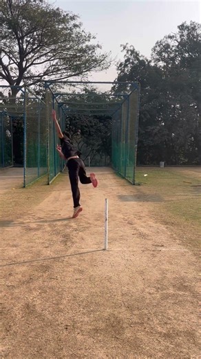 Leg spin bowling #cricketshorts #legspin #cricket leg spin bowling practice #cricketlover