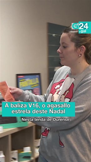 G24noticias on Instagram: "🚨 SOCIEDADE E ti, que farías se che regalan unha baliza V16 este Nadal? Toda a información, en G24.gal e G24play.gal #Galicia #noticias #galego E se aínda non lle pediron agasallo a Papá Noel, saiban que un dos regalos estrela este Nadal é a baliza V16, obrigatoria a partir do ano entrante. Na rúa hai debate sobe a cara que un poñería se lle regalan unha... baliza. Nunha tenda de Ourense, Papá Noel mercou tantas balizas V16 que quedaron sen elas. "A baliza V16 homolog