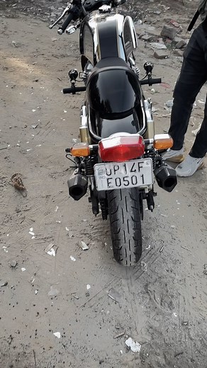 samar on Instagram: "Gt 650 with *AKRAPOVIC* comments how’s that #gt650 #gt650twin #650twins #continentalgt650 #gtcontinental #continentalgt #gtcontinental #caferacer #caferacers #mrclean #exhaustsound #exhaust #akra #redrooster"