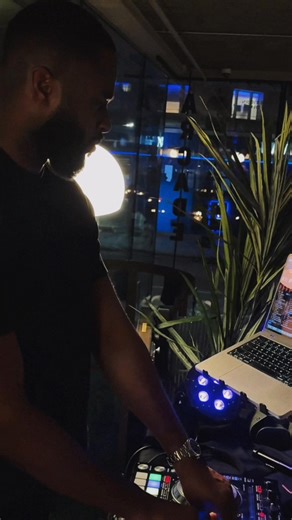 Start your New Year's Eve at Arcade Tottenham Court Road with family style feasts and DJ beats 🥂 Whether you’re joining us for an early dinner before the Fireworks or popping in for a pre-party pitstop, we'll have the flavours and feel-good energy at the ready. | Arcade